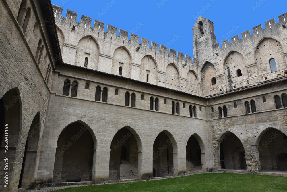 Cloître du palais des Papes à Avignon, France