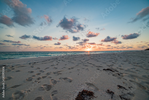 Fototapeta Naklejka Na Ścianę i Meble -  Shelly beach sunrise with clouds