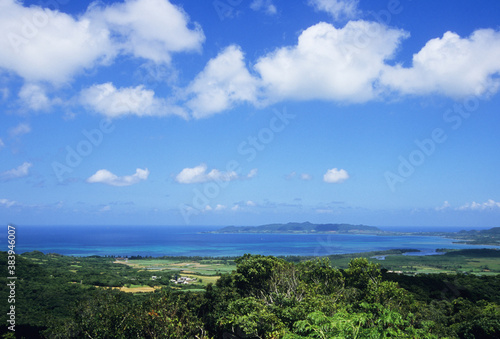 青空と雲と海遠景