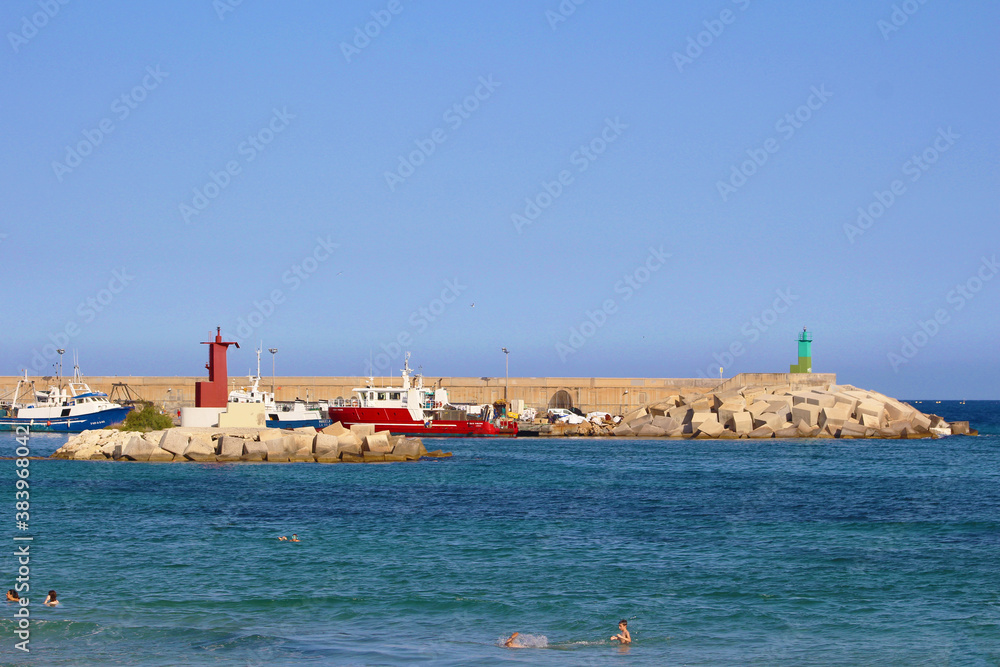 Obraz premium Puerto y faro de Villajoyosa, Alicante, España