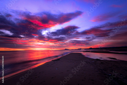 Amanecer en la platja de Xeraco (València) Sunrise on Xeraco Beach (Valencia)