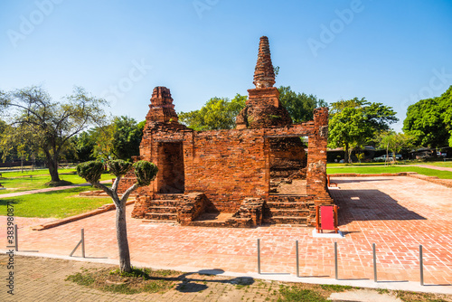 Obraz na płótnie Ruin of Old Traditional House in Ayutthaya Province, Thailand on a Sunny Day w salonie