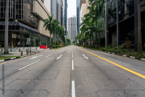 Canvas Print Quiet Singapore street with less pedestrians and cars during the pandemic of Coronavirus disease (COVID-19)