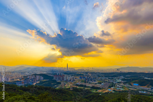 Canvas Print Seoul City skyline during sunset, The best view of South Korea.
