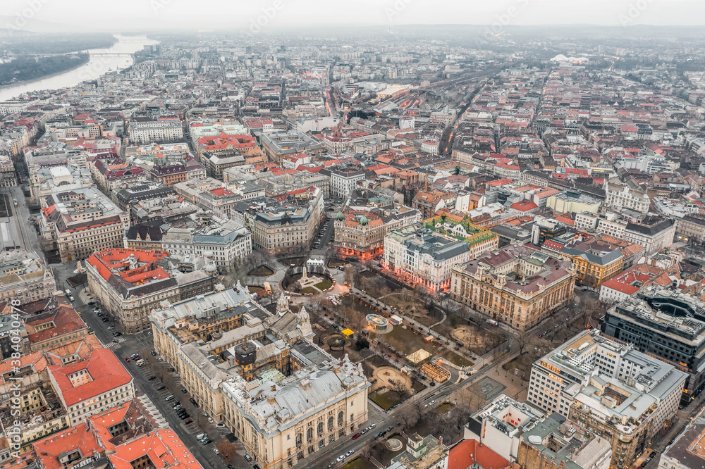 Obraz premium Aerial drone shot of Liberty Square Budapest downtown before sunrise at dawn