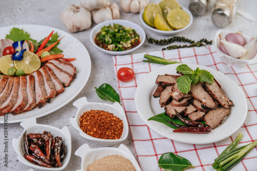 Grilled Liver Slices with sliced ​​lime, carrots, chili, spring onions, and mint.