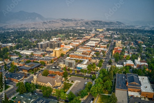 Fotografia Aerial View of Downtown Bozeman, Montana in Summer