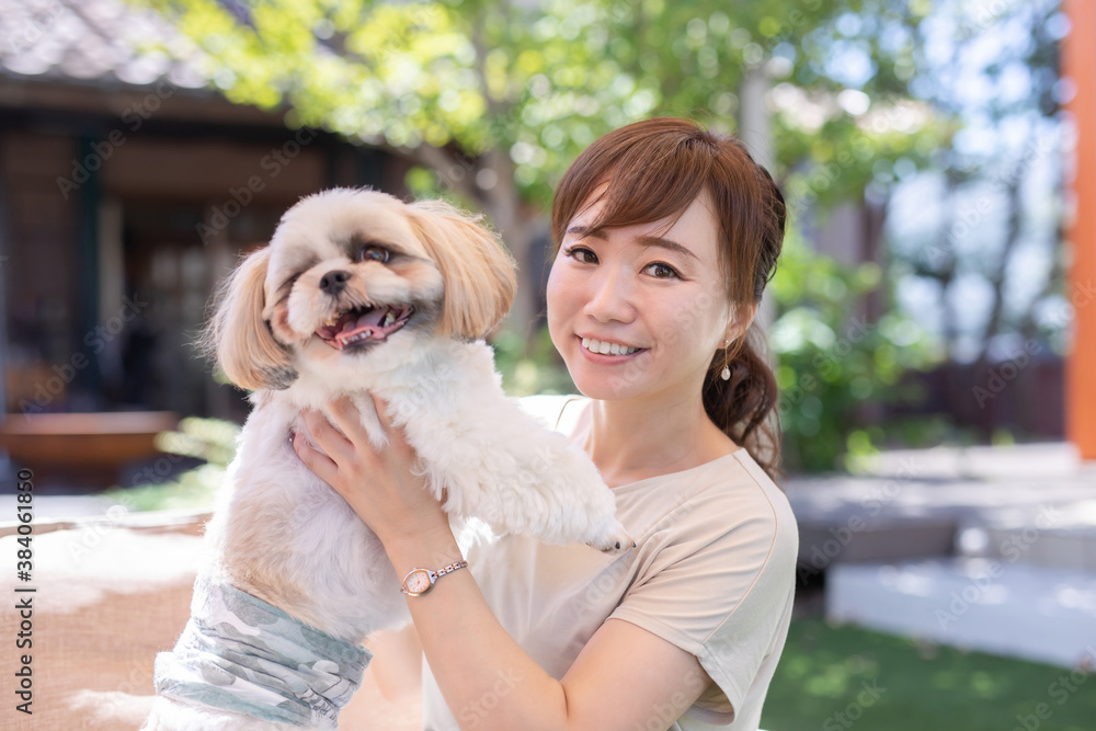 犬と女性
犬と女性