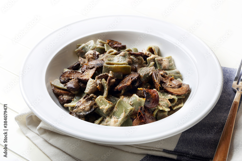 Spirulina pasta with mushrooms, garlic and coconut sauce Spirulina pasta with mushrooms, garlic and coconut sauce
