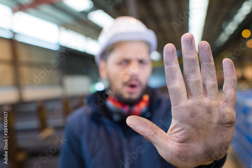 Foto industrial worker gesturing no