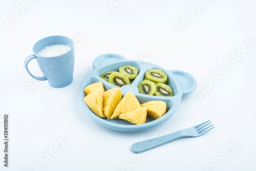 Baby Nutrition Meal Millet Cake and Kiwi Fruit