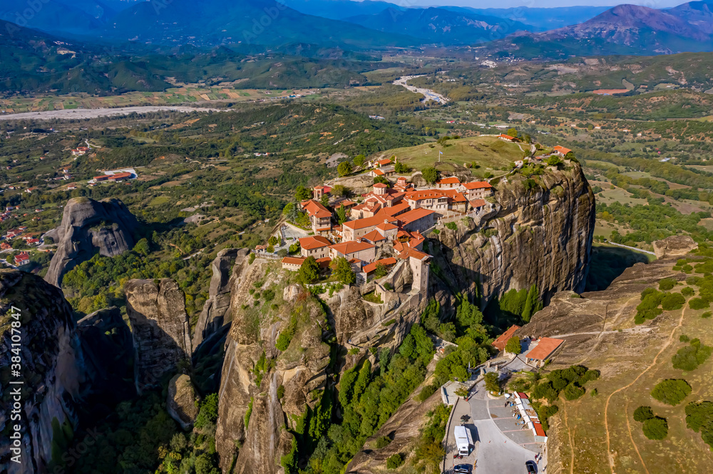 Meteora Monasteries in Greece from above Die Meteora Klöster in Griechenland aus der Luft