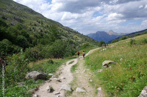 Wallpaper Mural randonnée pour le lac vert, Valmeinier Torontodigital.ca