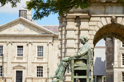 Obraz na płótnie The exterior of Trinity College in Dublin, Ireland w salonie