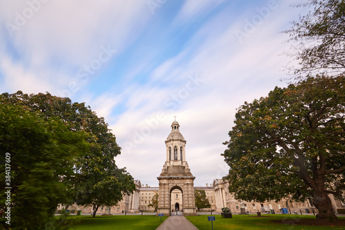 Obraz na płótnie The exterior of Trinity College in Dublin, Ireland w salonie