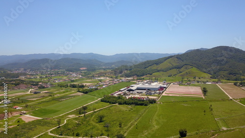 Tableau sur toile Vista aérea de fazenda e natureza na cidade de Antonio Carlos em Santa Catarina