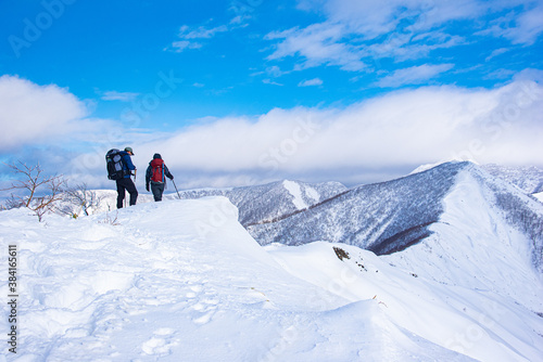 冬山の稜線 © KUZUMISAWA