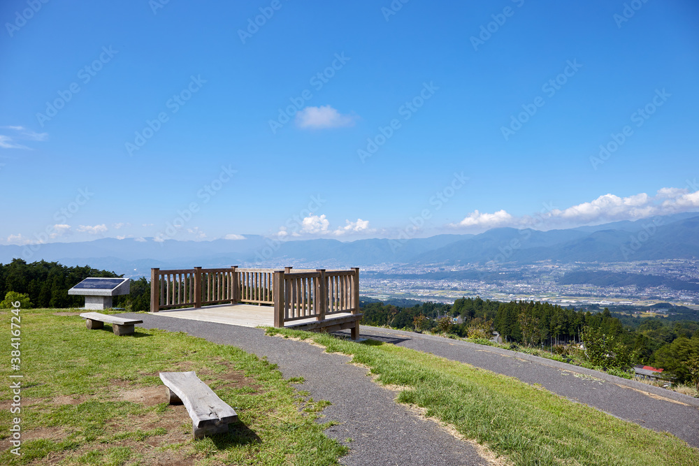 夏の福島てっぺん公園から中央アルプスを望む 長野県 豊丘村