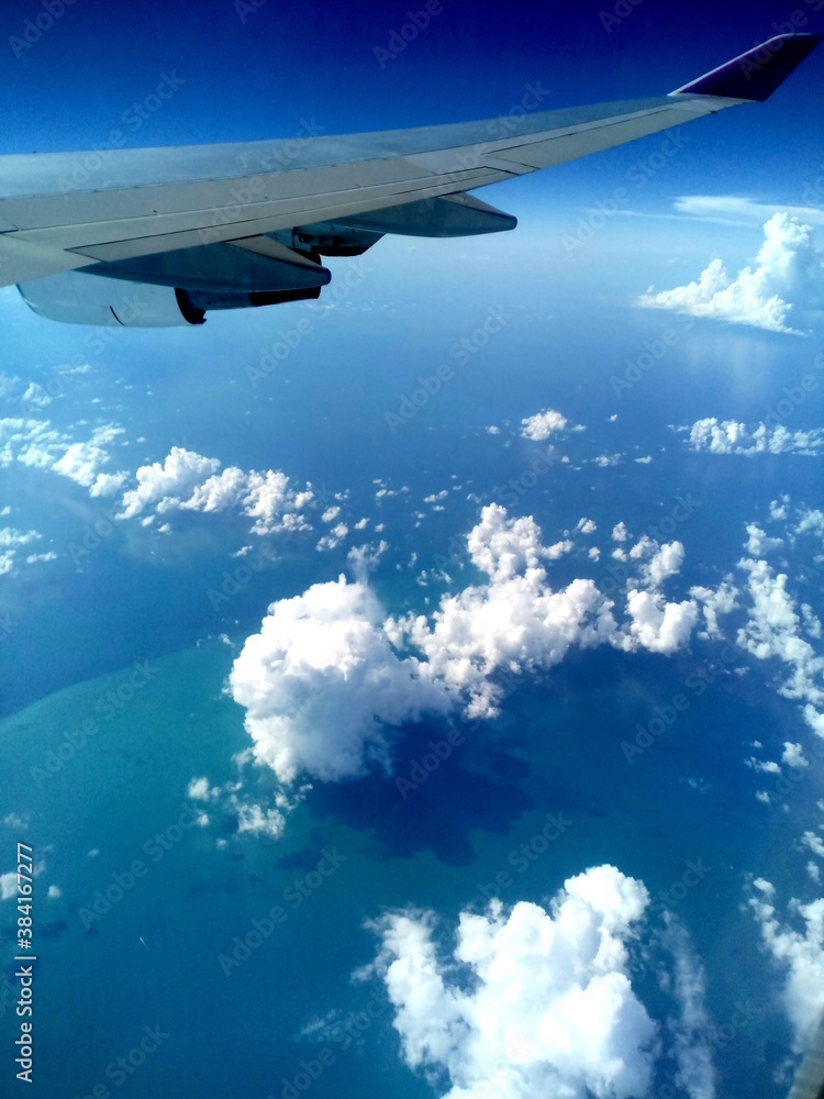 Fototapeta premium Volando sobre los hermosos cayos de Florida.