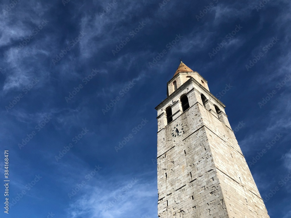 Il campanile di Grado sul cielo estivo, in una giornata in Friuli.