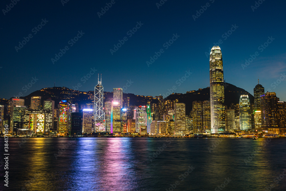 Naklejka premium 香港 ビクトリア・ハーバーと香港島の夜景 