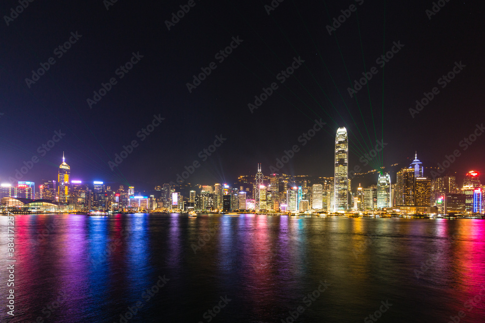 香港　ビクトリア・ハーバーと香港島の夜景
