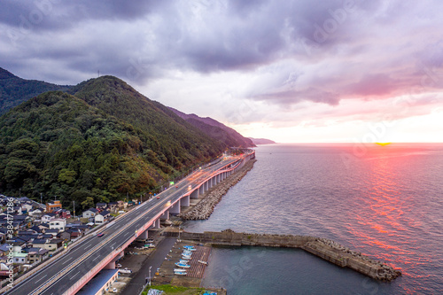 日没の親不知の北陸自動車道と国道8号線（新潟県糸魚川市） photo