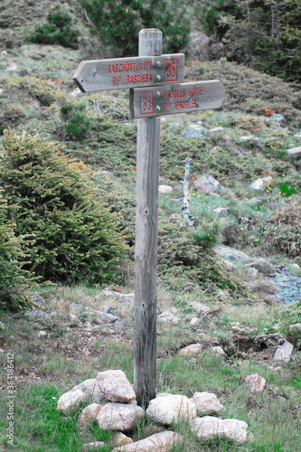 Obraz na płótnie Signpost or The pointer on the spirit board. w salonie