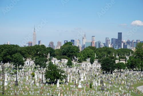 cementerio y ciudad