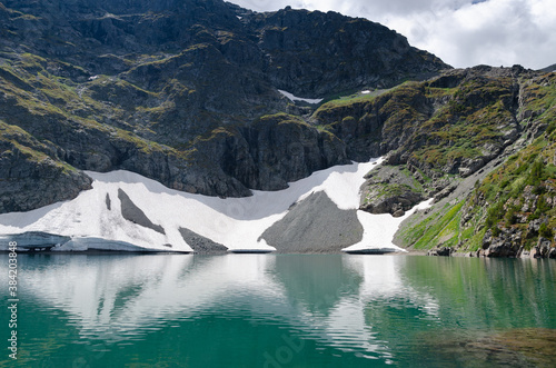 Glacier that slides into the lake