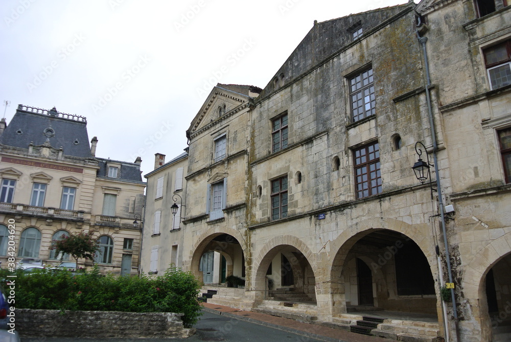 Fontenay-Le-Comte Arkaden