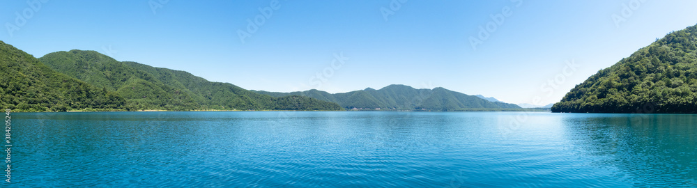 本栖湖の湖面風景（富士五湖 山梨県 日本 2020/08）