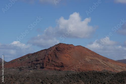 Lanzarote vulkanische Insel mit Wein  Architektur und Lava  Felsen und Meer