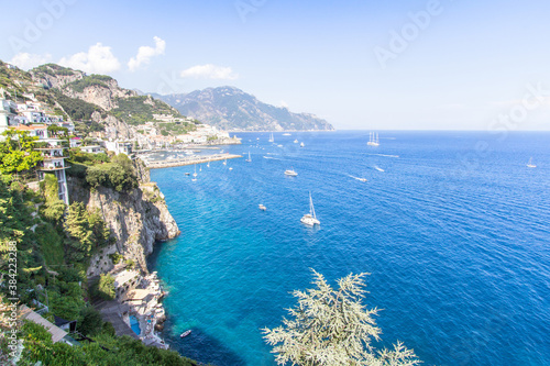 Fototapeta Naklejka Na Ścianę i Meble -  View to the Amalfi coastline, Italy