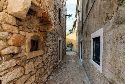 Fototapeta Naklejka Na Ścianę i Meble -  Altstadt der Hafenstadt Pirovac in Kroatien
