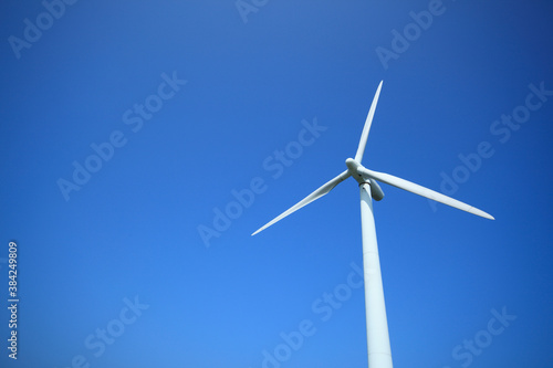 風力発電の風車 © Paylessimages