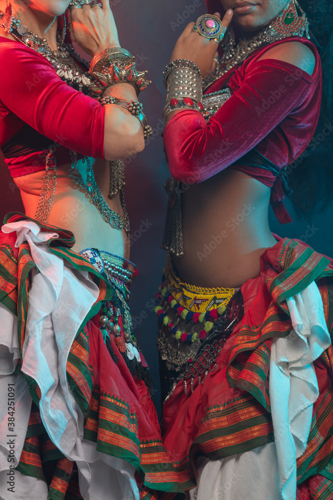 Belly dancers, indian dancers and flamenco dancers close-up cropped photo
Bundled suits, ancient is layered Indian skirts, Afghans, ancient Yemeni jewelry, many colors, iron and wealth.