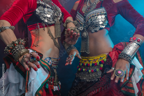 Belly dancers, indian dancers and flamenco dancers close-up cropped photo
Bundled suits, ancient is layered Indian skirts, Afghans, ancient Yemeni jewelry, many colors, iron and wealth.