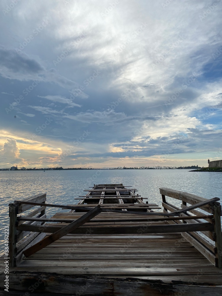 Obraz premium pier at sunset