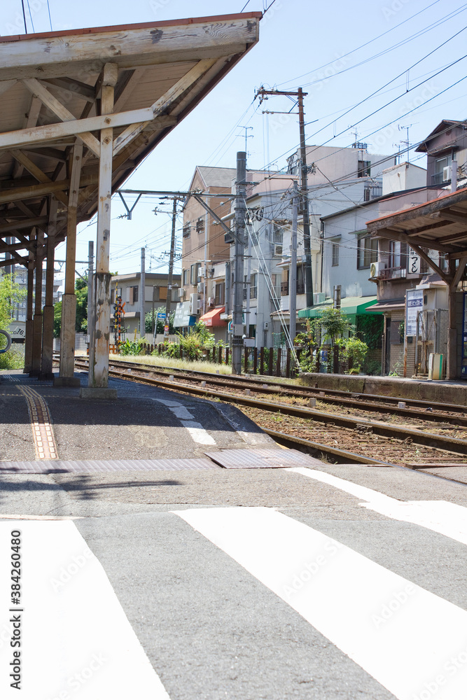 路面電車の駅舎とホーム 路面電車の駅舎とホーム
