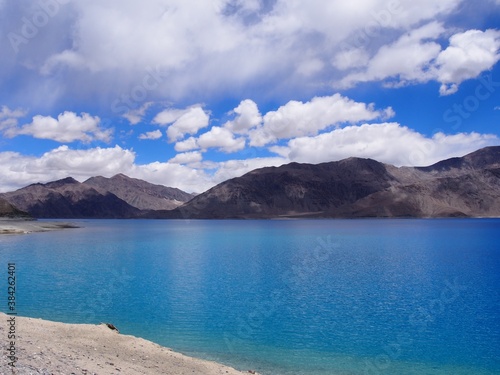 Beautiful lakes and magnificent blue skies and mountains, Pangong tso (Lake), Durbuk, Leh, Ladakh, Jammu and Kashmir, India