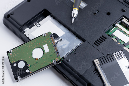 Konstfotografi technician worker repairing laptop pc