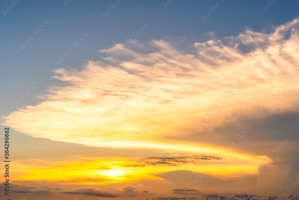 【神奈川県 江ノ島】夕日に照らされた海