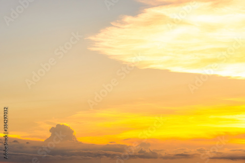 【神奈川県 江ノ島】夕日に照らされた雲