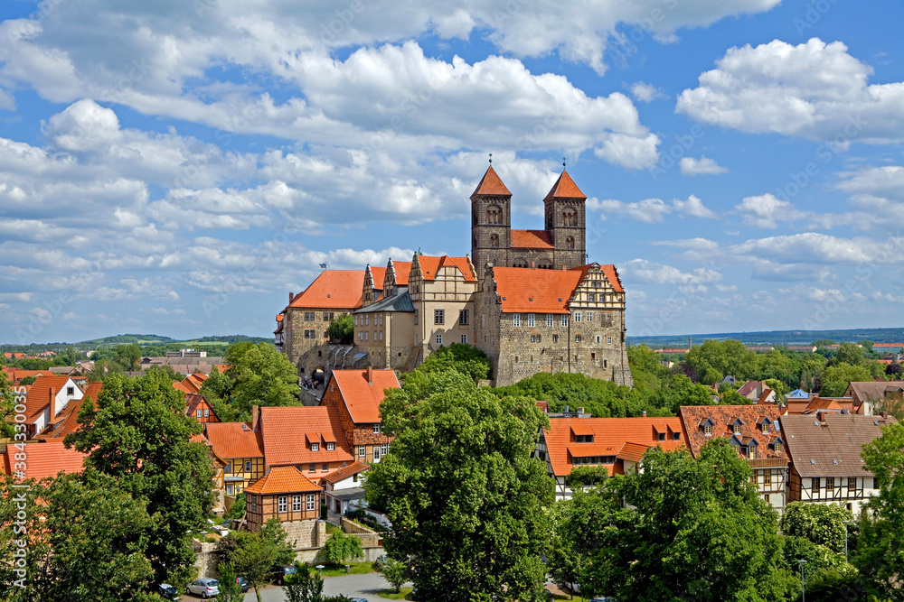 Deutschland, Sachsen-Anhalt, Harz, Quedlinburg, Blick auf den Schlossberg.