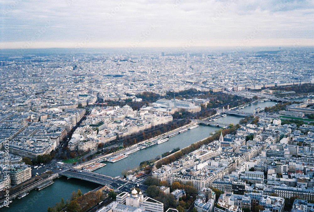 Obraz premium city aerial view of paris