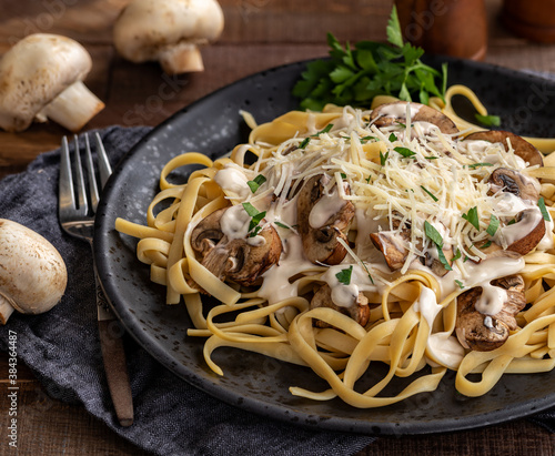 Canvas Print Creamy Fettuccine Alfredo With Mushrooms