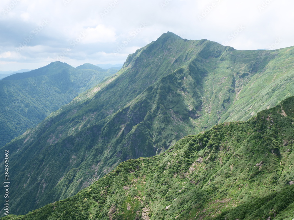 Obraz premium 谷川岳の天神尾根の登山道