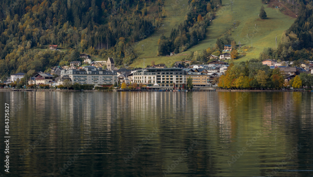 Herbstliches Bild einer Kleinstadt.