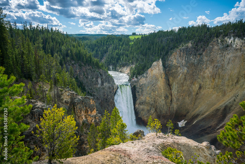 Obraz na płótnie lower falls of the yellowstone national park in the grand canyon, wyoming, usa w salonie